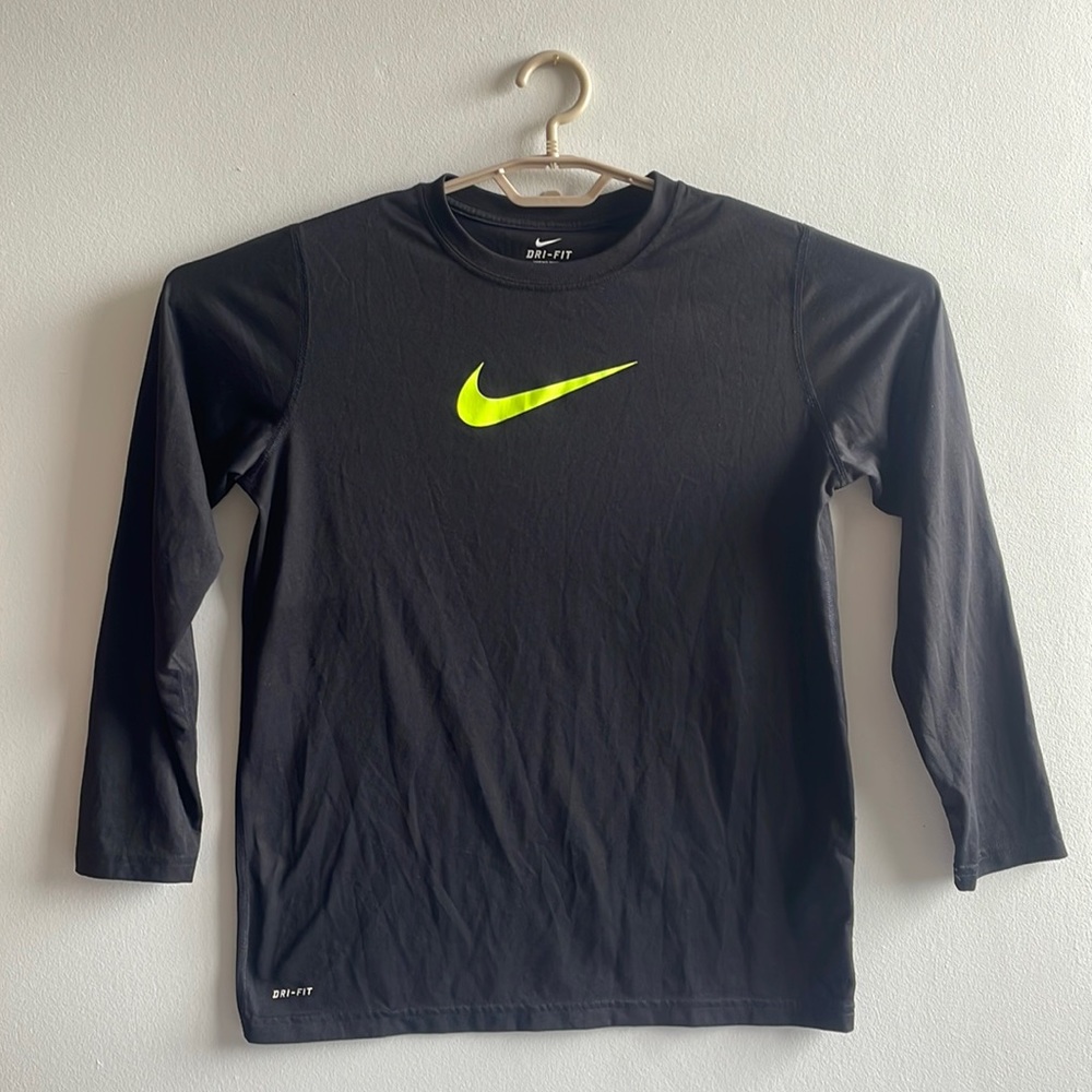 Nike Long Sleeve Athletic Shirt XL .